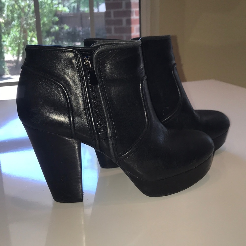 Gianni Bini platform booties black leather